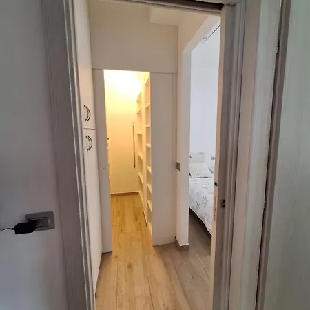 Casa Acero Lejlighed Tirano